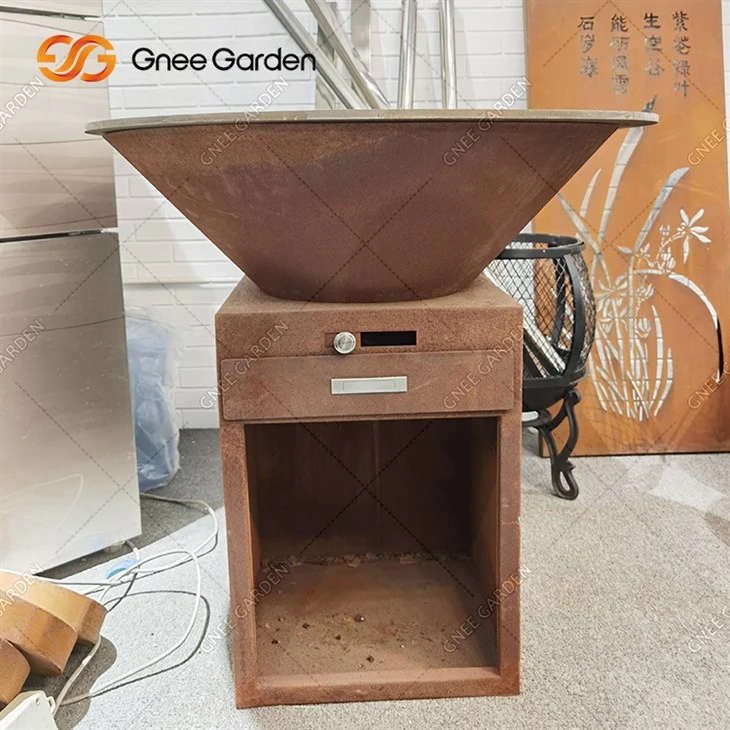 Ahşap Depolama ile Açık Corten Çelik Ateş Çukuru Barbekü