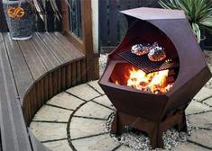 Arka Bahçede Paslanmış Barbekü Izgarası